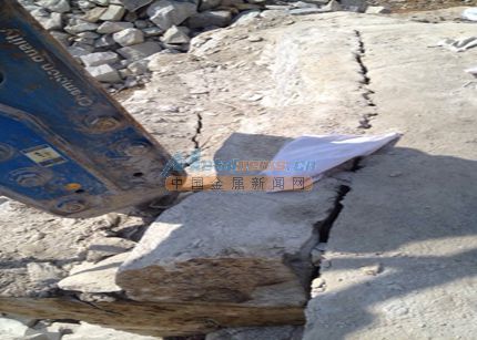 四川無聲破碎劑質(zhì)優(yōu)價(jià)廉,成都裂石膨脹劑用于礦山開采 長沙嘉澤建材科技