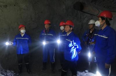 局黨委委員、副局長胡清樂深入宜昌公司杉西礦山開展技術調研與安全檢查